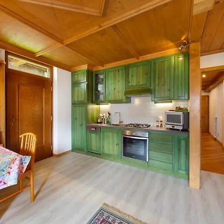 Michaela A Apartman *